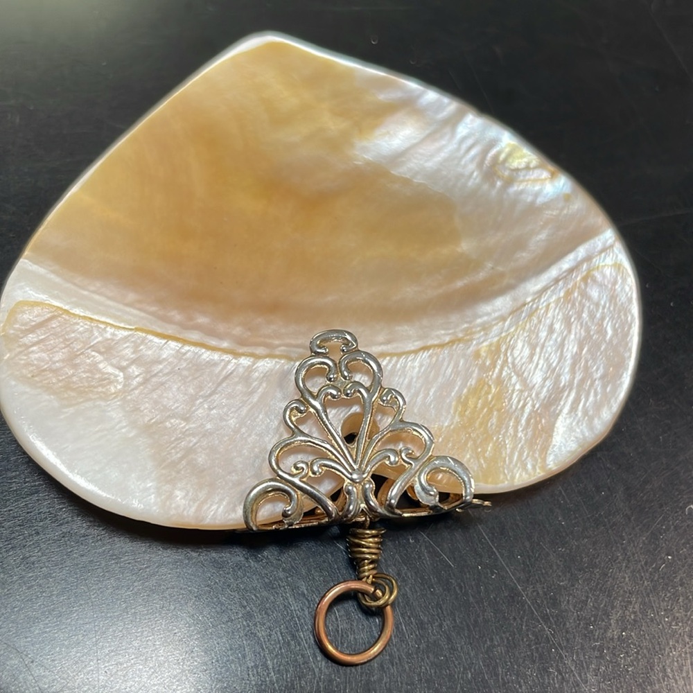 Mother‎ of pearl heart drop pendant approx 3” x 3” - Picture 8 of 8